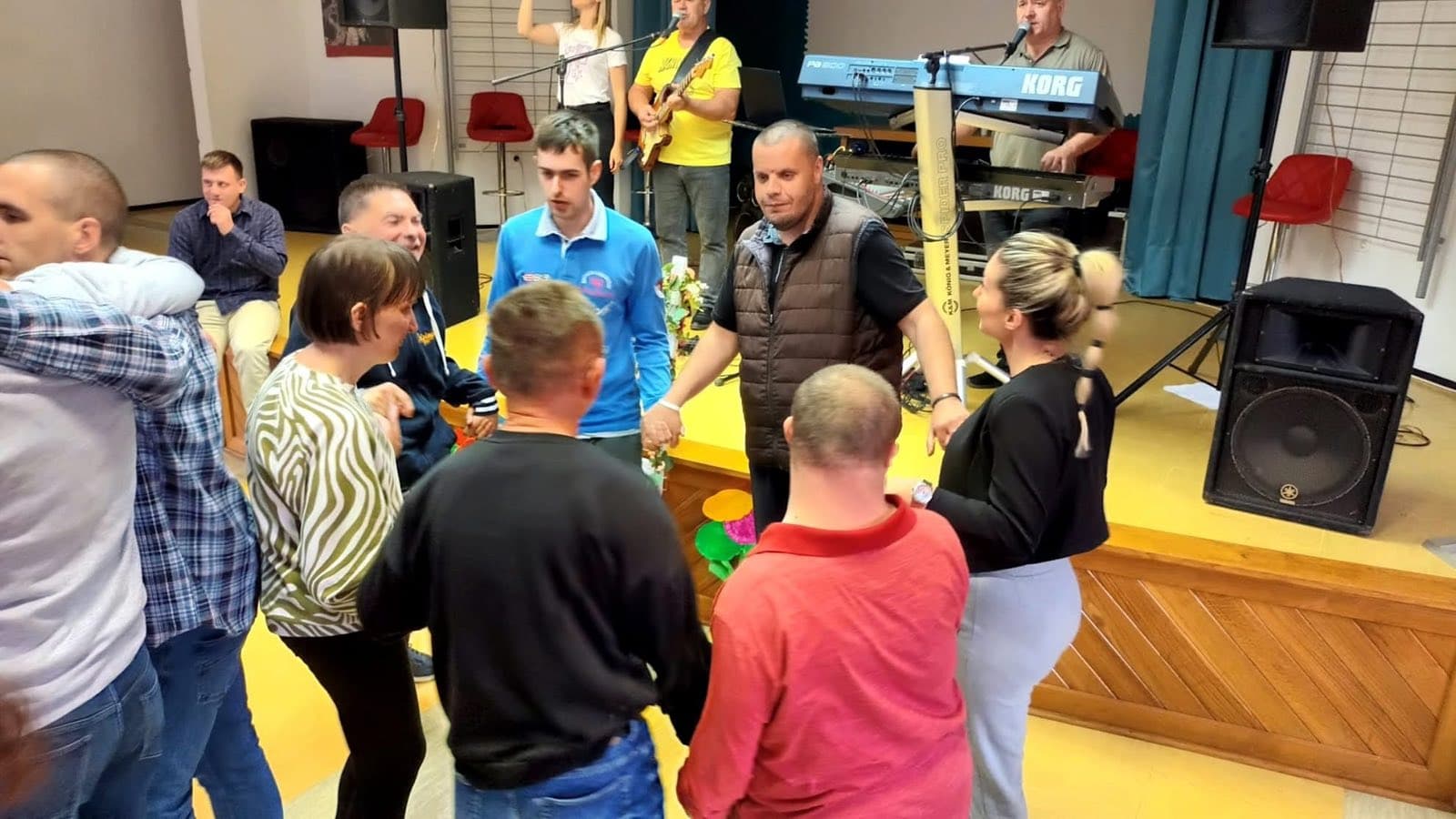 Tradicionalni susret udruga u Križevcima još jednom spojio prijateljstvo, podršku i zajedništvo - slika 8