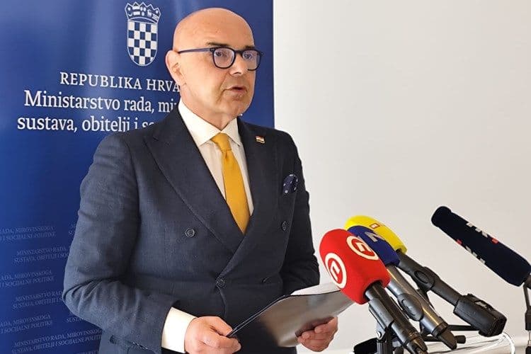 Ministarstvo otvara nova radna mjesta za osobne asistente: Državne ustanove uključuju se u sustav pružanja usluge