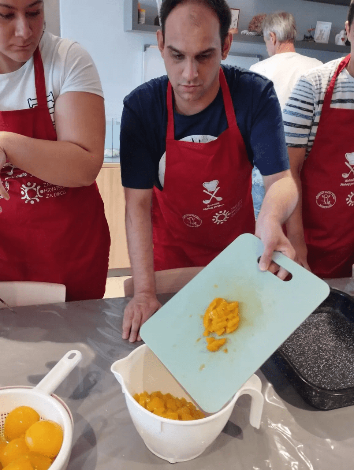 Osvježavajući recept iz „Kuhače Malog Princa“ nazvali smo ga ‘Iznad oblaka’, a riječ je o kolaču od breskve - slika 7