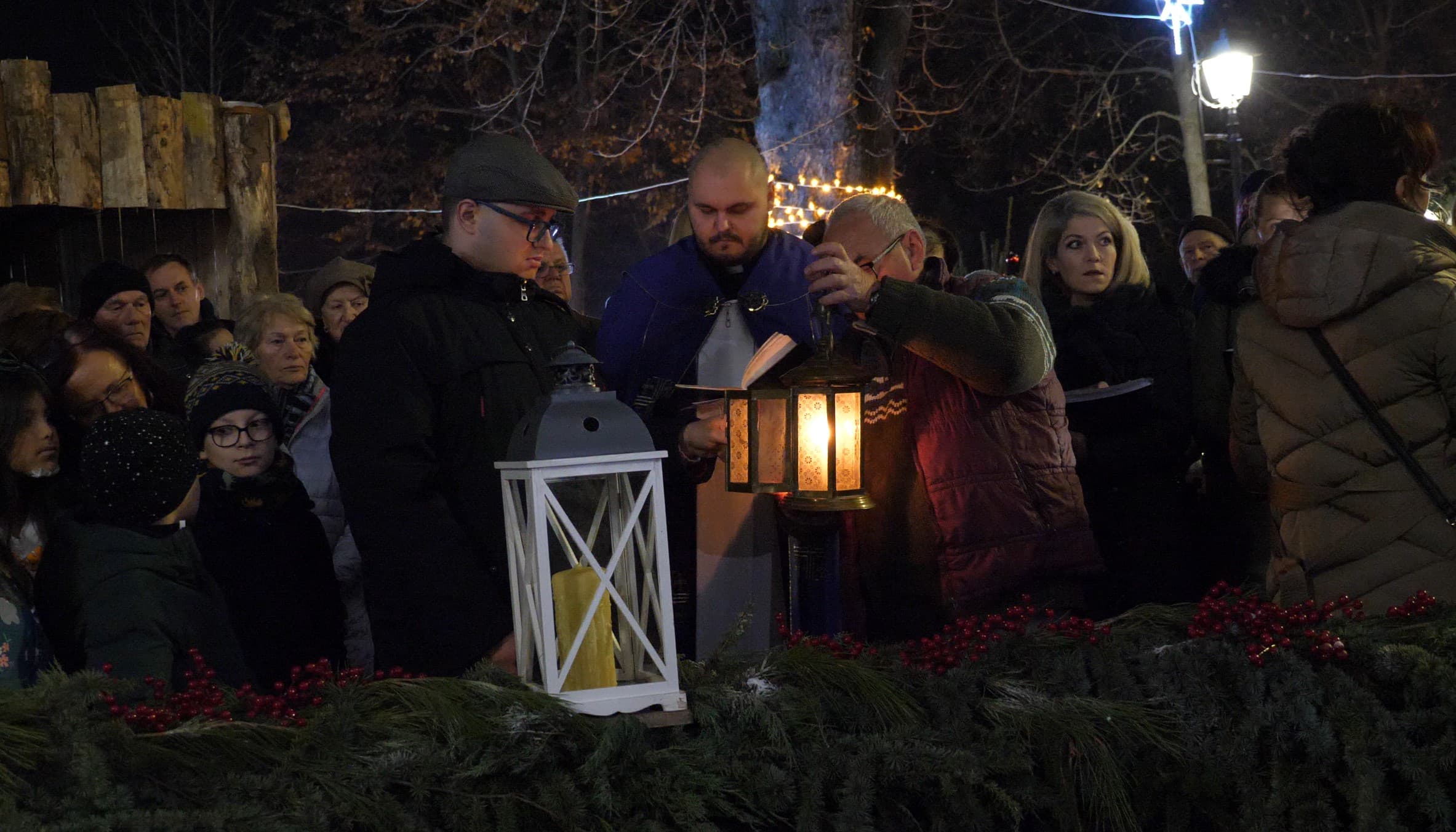 Emanuel Štajcer upalio drugu adventsku svijeću ispred katedrale u Bjelovaru - slika 3