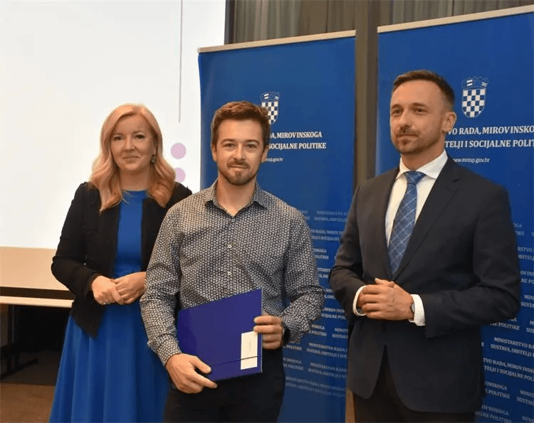 Ministar Marin Piletić uručio 60 ugovora vrijednih šest milijuna eura za razvoj i širenje mreže socijalnih usluga - slika 2