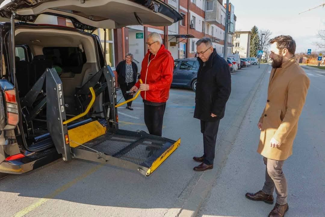 Novo vozilo za Udrugu “Ivanečko sunce” financirano sredstvima Grada Ivanca - slika 2