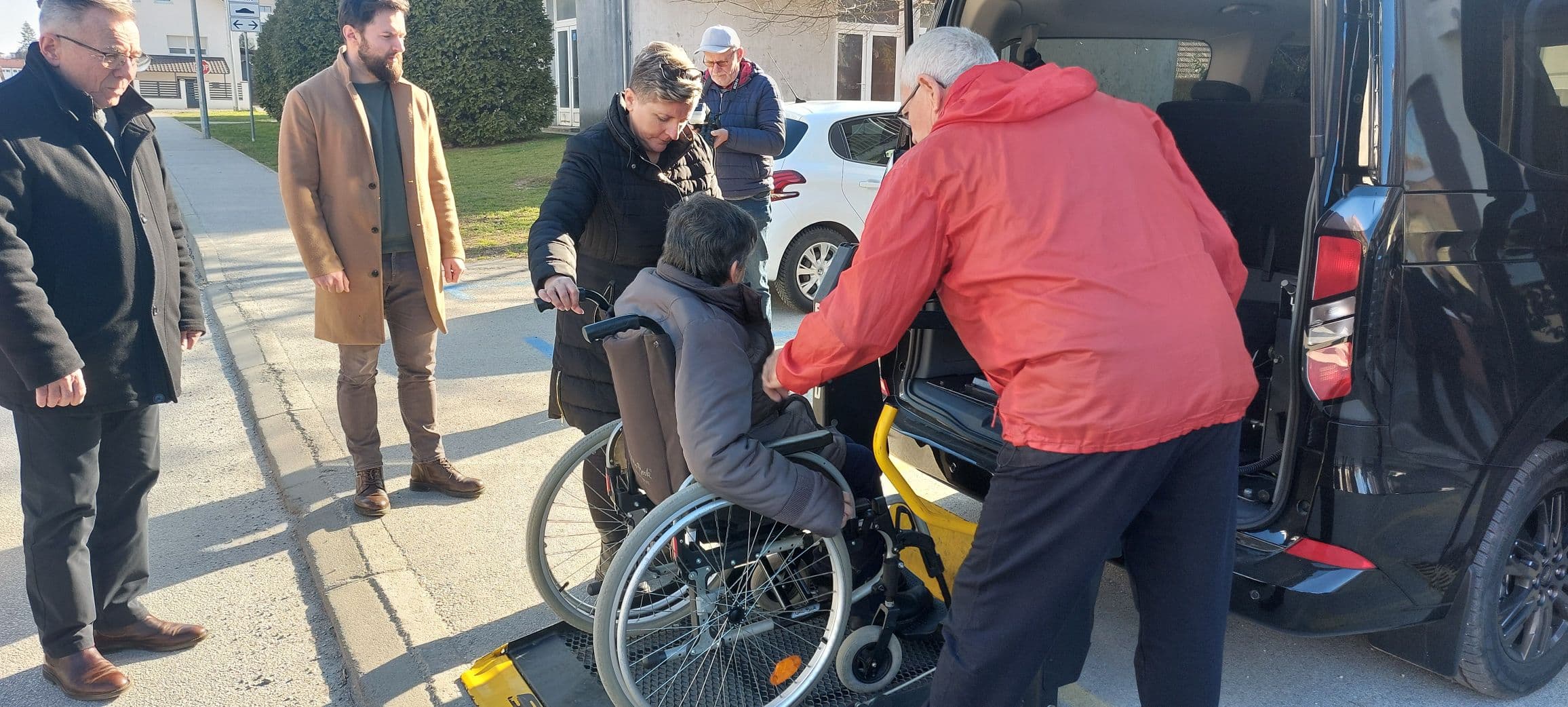 Novo vozilo za Udrugu “Ivanečko sunce” financirano sredstvima Grada Ivanca - slika 4