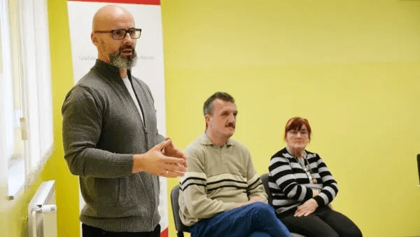 Održan okrugli stol na temu “Ne tražimo sažaljenje, tražimo priliku” - slika 3