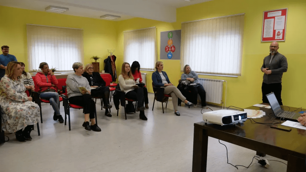 Održan okrugli stol na temu “Ne tražimo sažaljenje, tražimo priliku” - slika 6