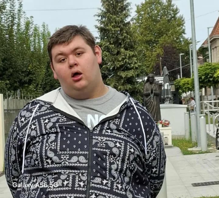 Daruvar i okolica se ujedinili kako bi pomogli teško bolesnom Mateu (19): Kupili mu nova kolica i klimu