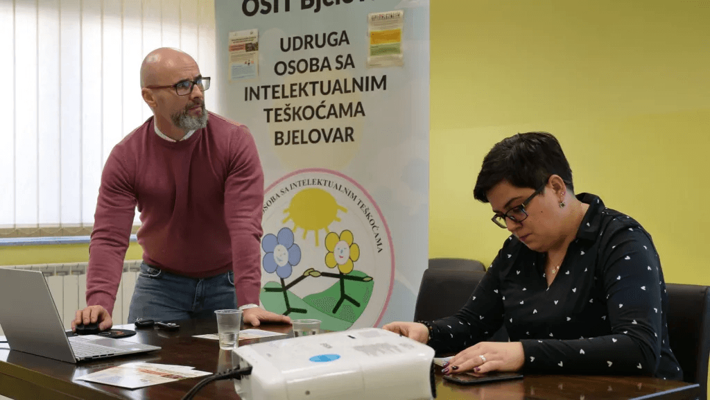 II. okrugli stol u sklopu projekta “Ne tražimo sažaljenje, tražimo priliku“ - slika 14