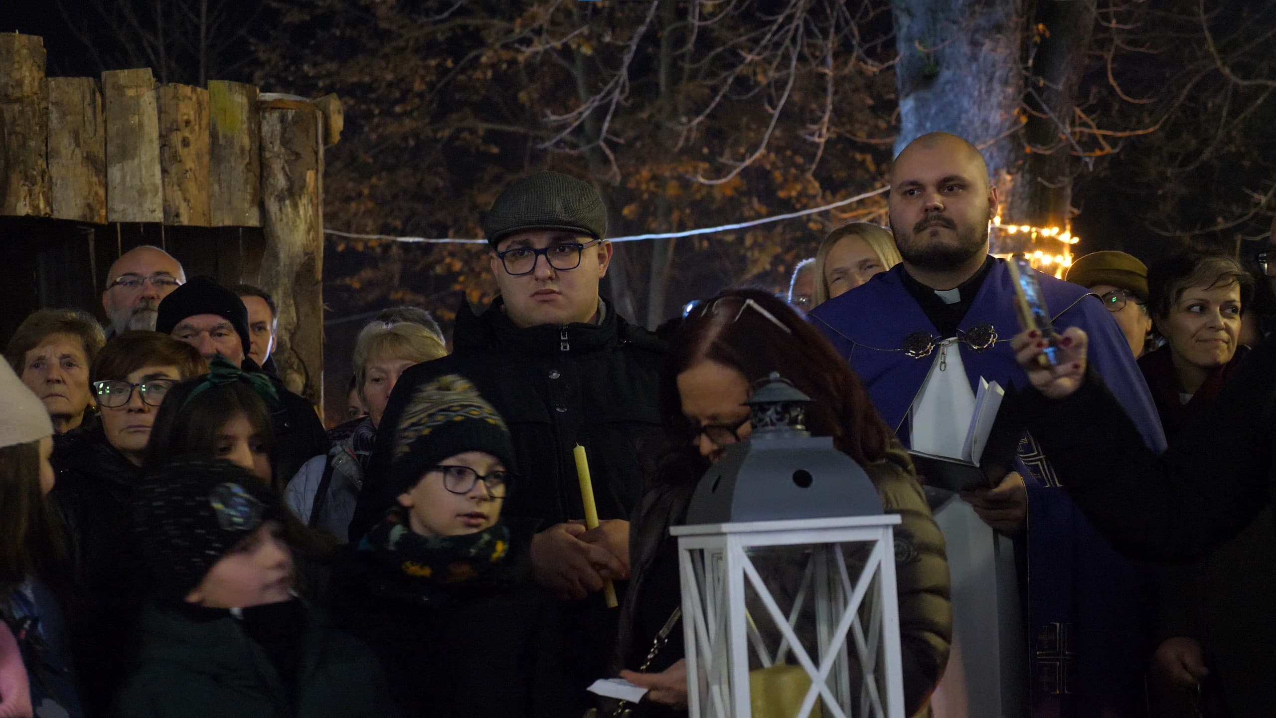 Emanuel Štajcer upalio drugu adventsku svijeću ispred katedrale u Bjelovaru - slika 2