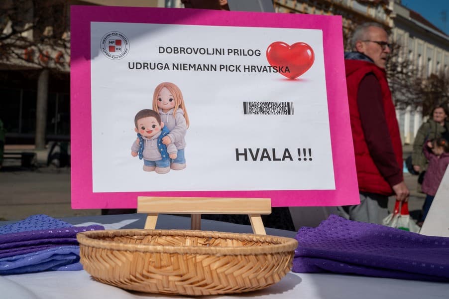 Daruvar obojan u ljubičasto: Obilježen Dan rijetkih bolesti, u zrak poletjelo 200 balona - slika 3