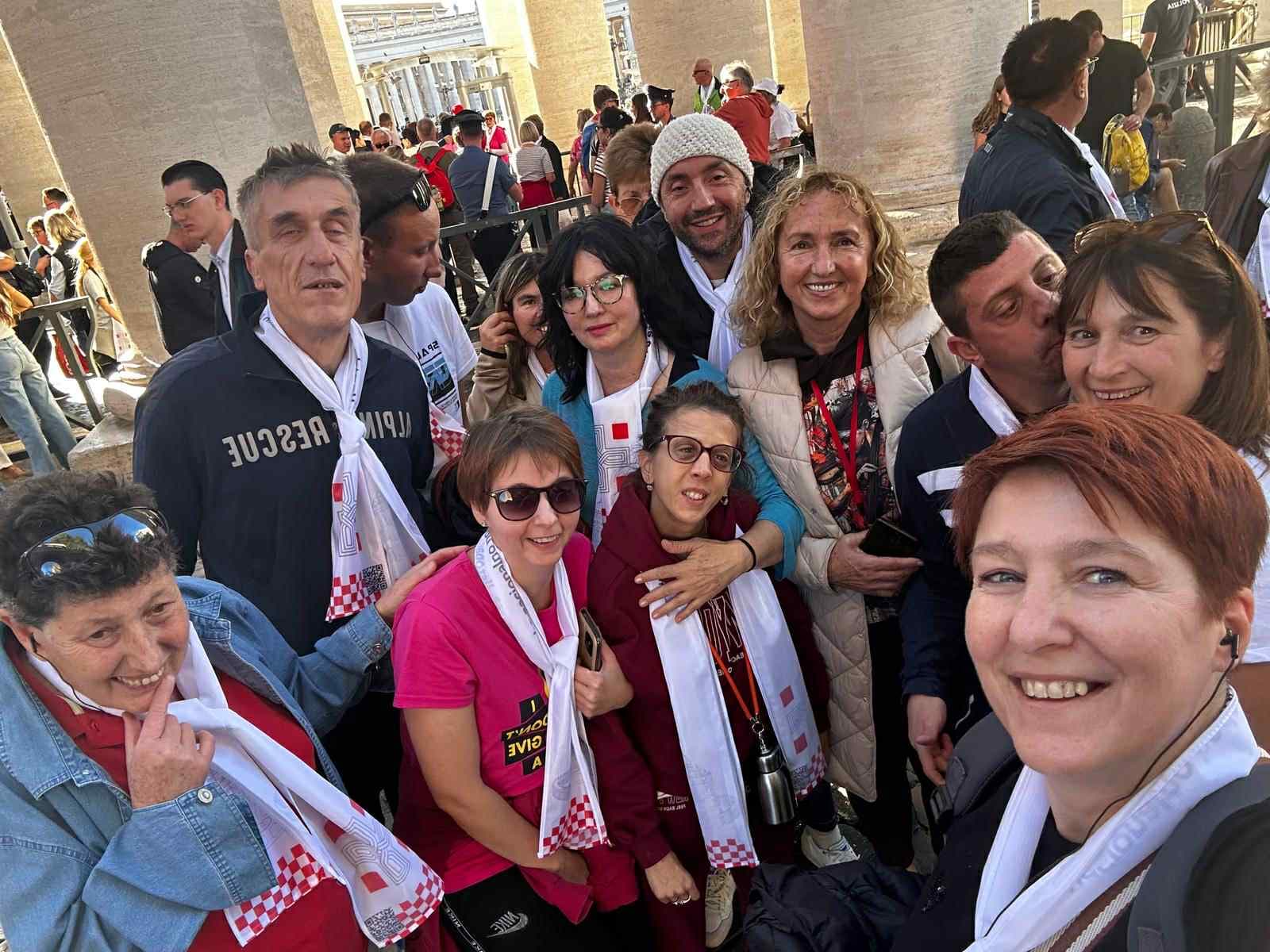 Korisnici Udruge Rina Mašera ostvarili svoj san - hodočašće u Rim i susret sa Svetim Ocem - slika 9