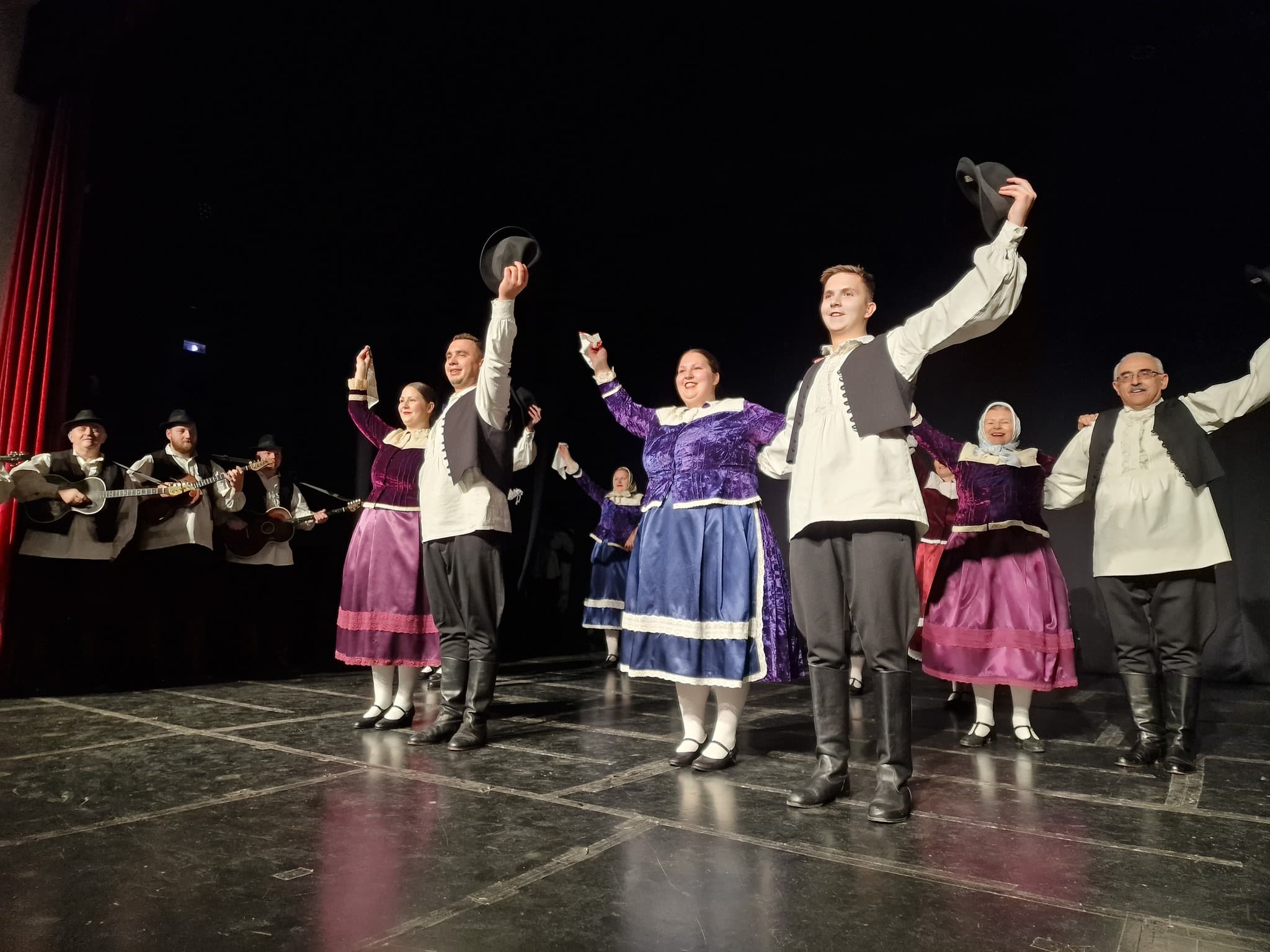 Donacijski koncert „Folklorom za udrugu Latice - Srce tradicije“ - Večer ispunjena ljubavlju, pjesmom i zajedništvom - slika 1