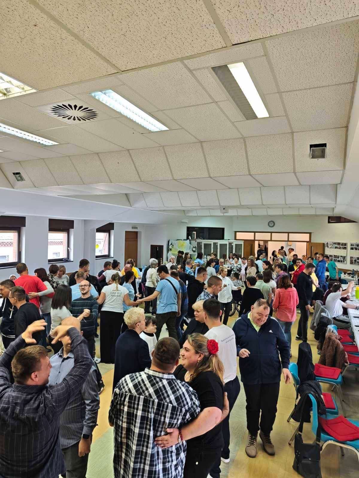 Tradicionalni susret udruga u Križevcima još jednom spojio prijateljstvo, podršku i zajedništvo - slika 3