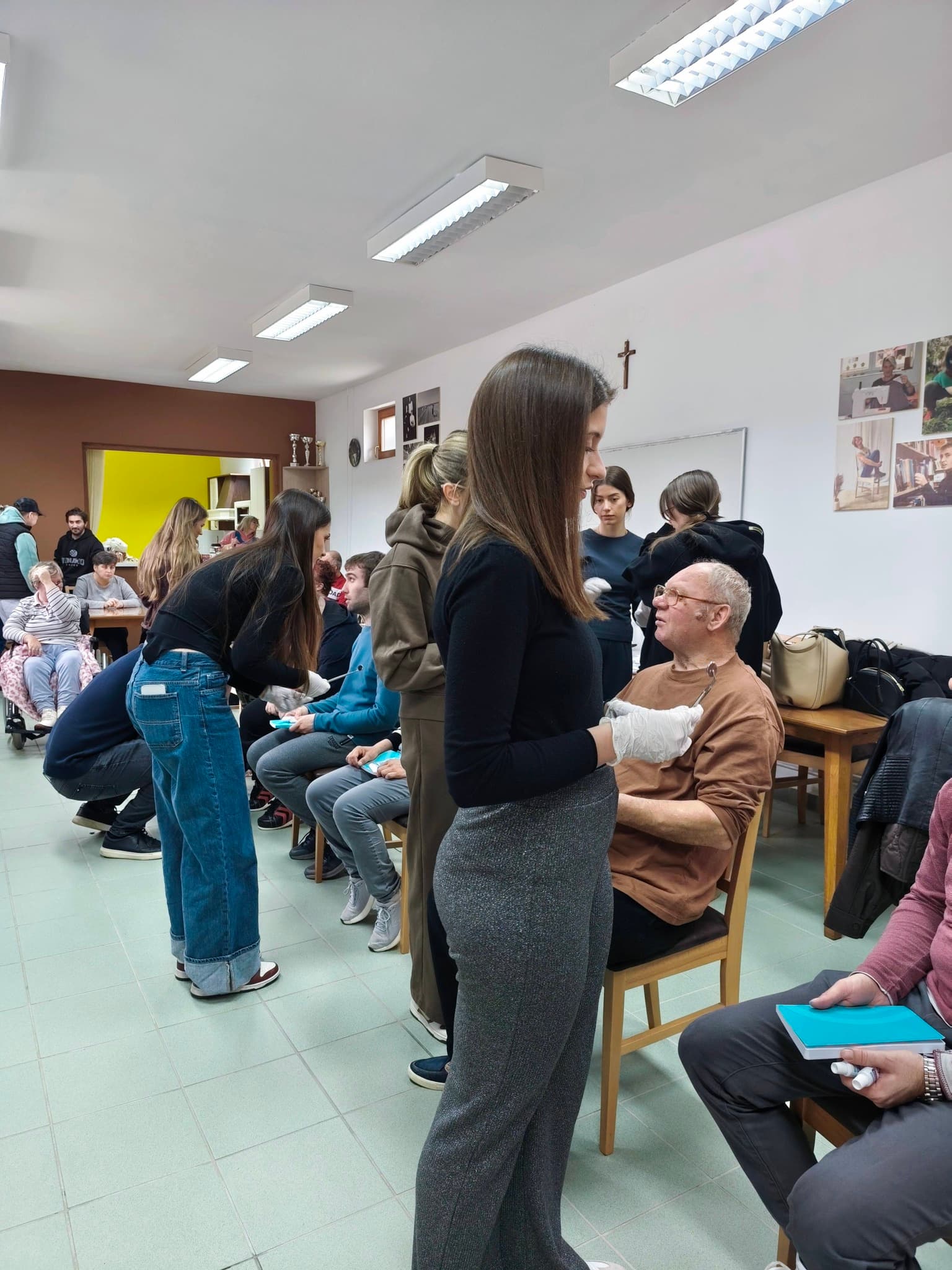 Udrugu Jaglac Orahovica posjetili studenti šeste godine dentalne medicine - slika 5