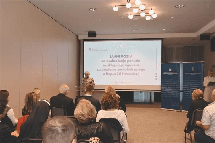 Ministar Marin Piletić uručio 60 ugovora vrijednih šest milijuna eura za razvoj i širenje mreže socijalnih usluga - slika 4