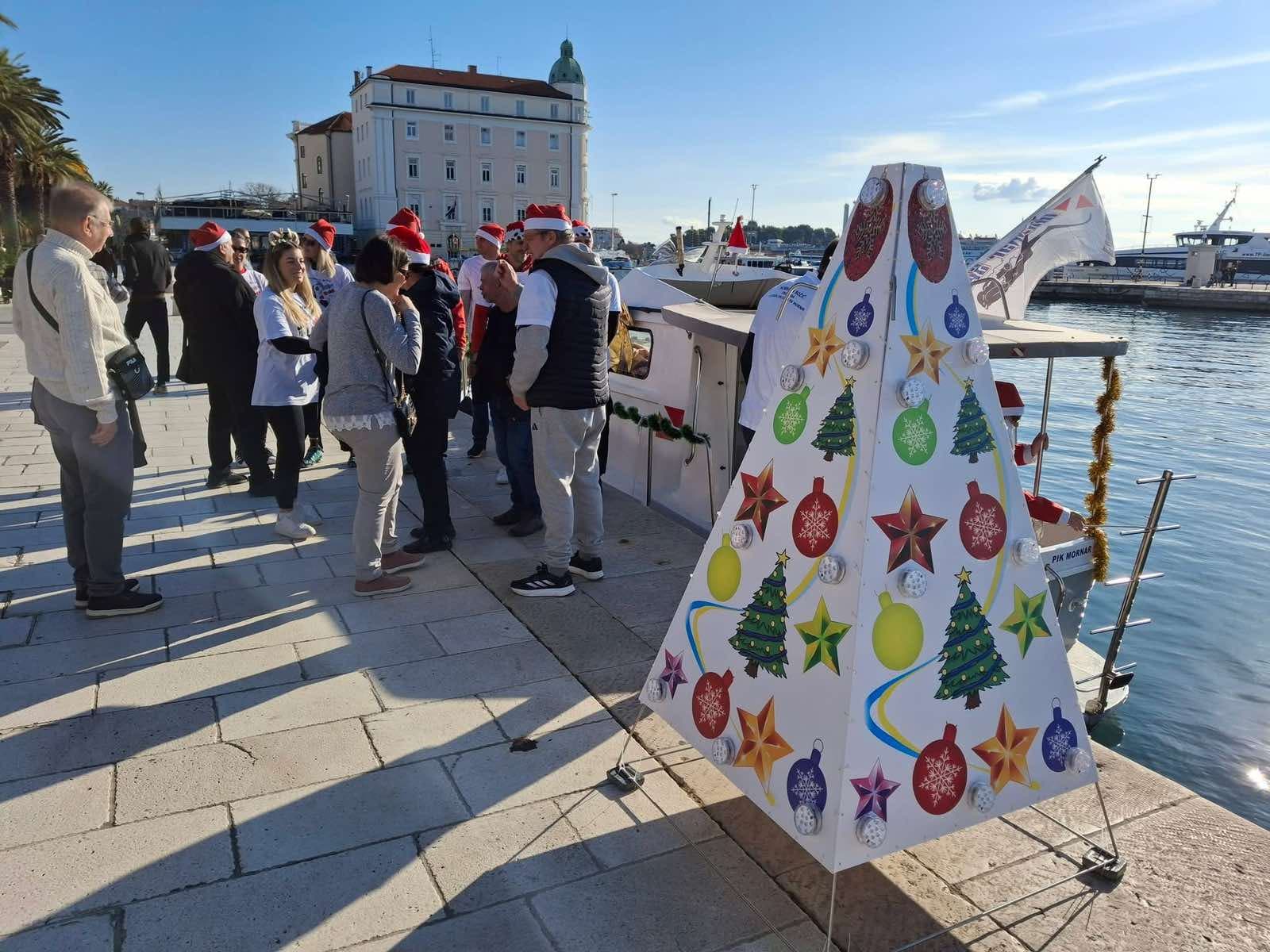 Novogodišnja jelka pod morem, tradicija koja spaja more i blagdanski duh - slika 2