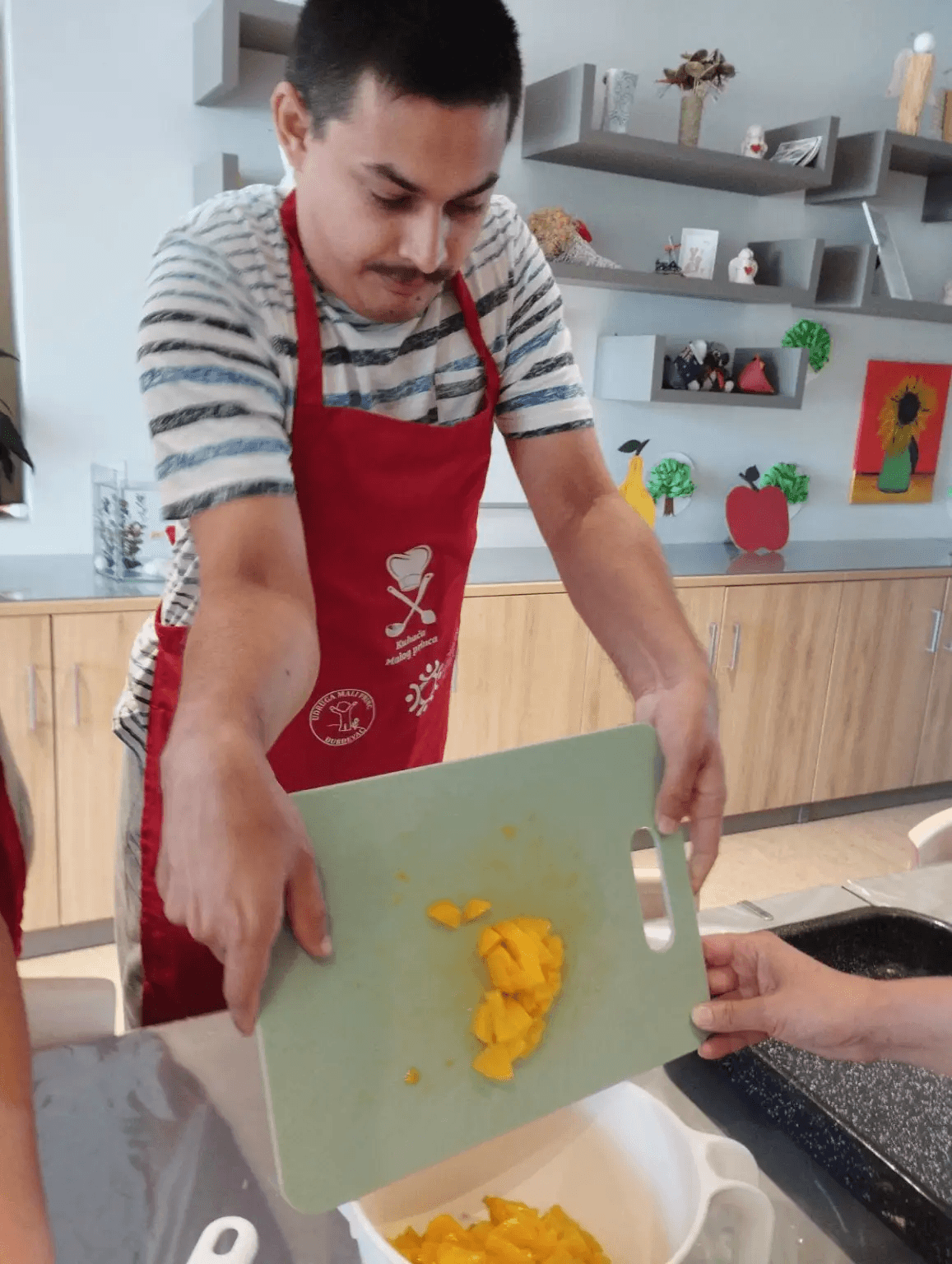 Osvježavajući recept iz „Kuhače Malog Princa“ nazvali smo ga ‘Iznad oblaka’, a riječ je o kolaču od breskve - slika 3