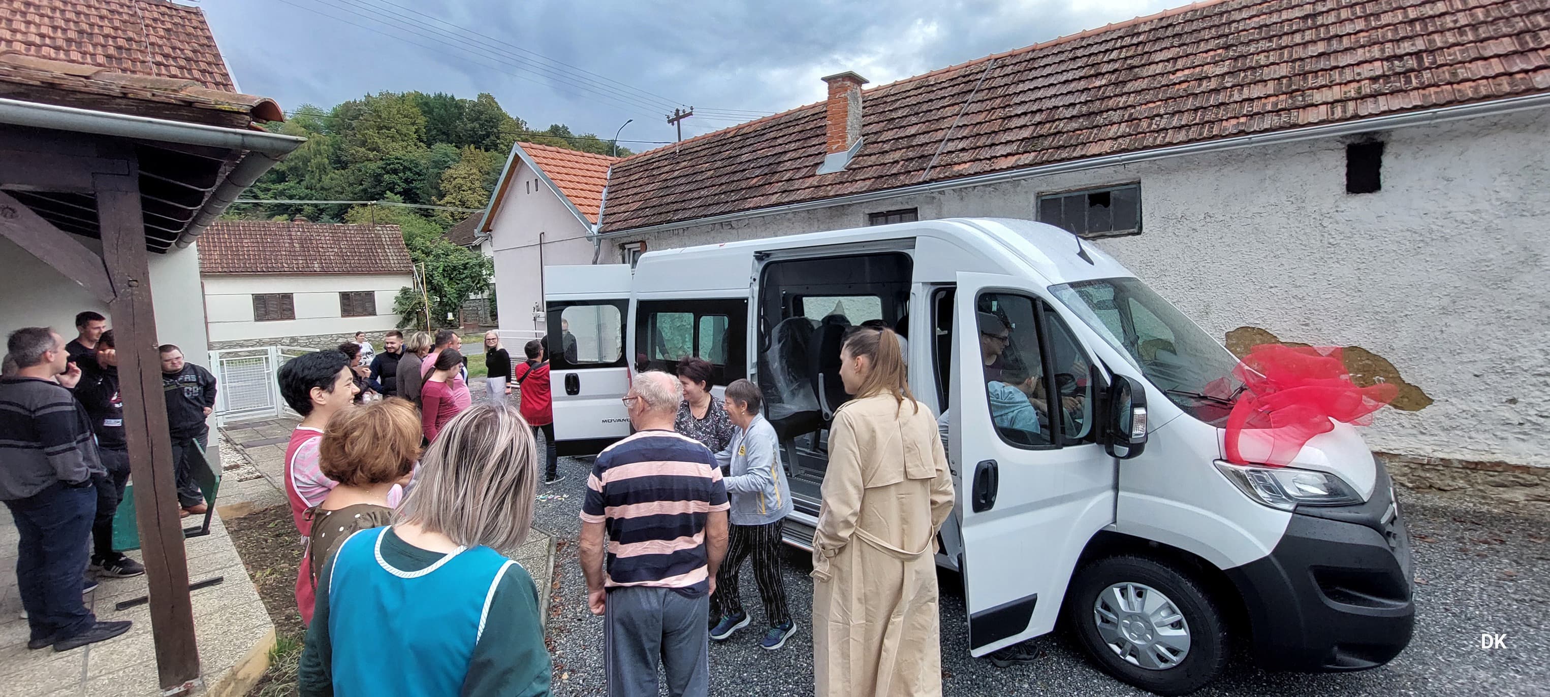 Udruga „Jaglac“ zahvalila donatorima koji su omogućili kupnju kombi vozila - slika 1