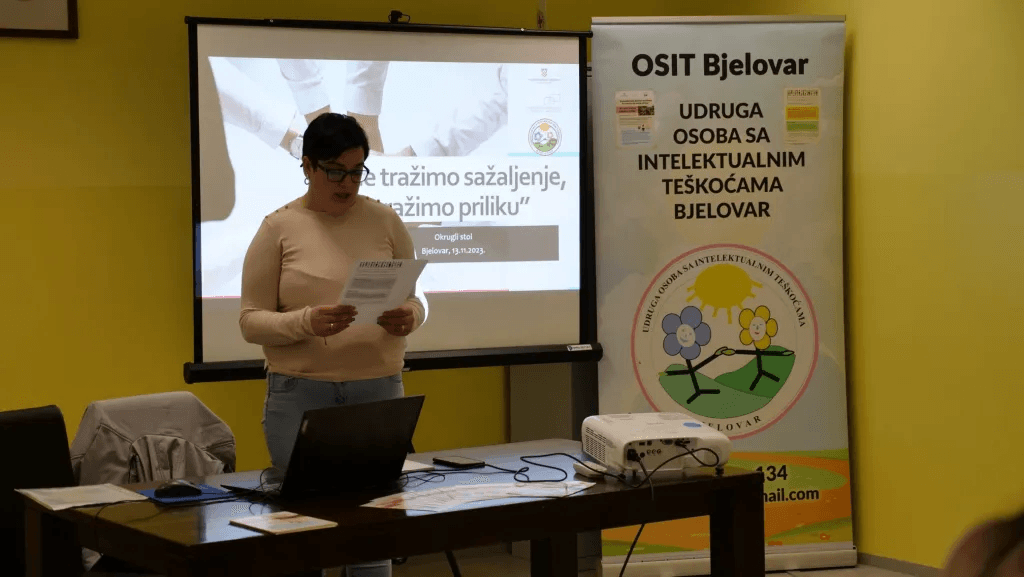 Održan okrugli stol na temu “Ne tražimo sažaljenje, tražimo priliku” - slika 8