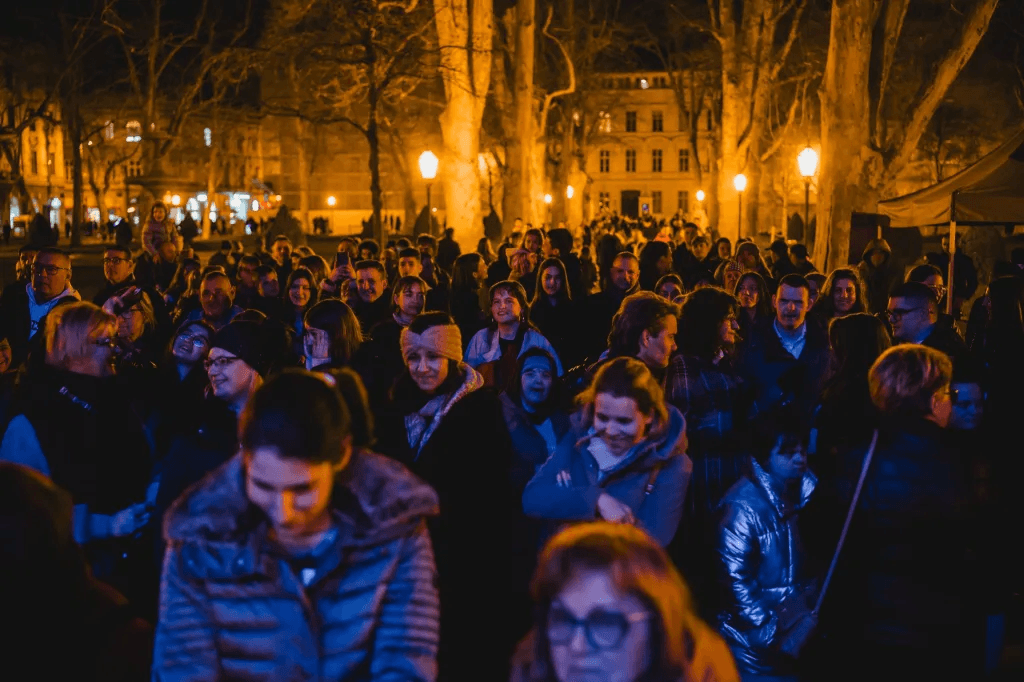 U nedjelju je održan dobrotvorni koncertu “Suncem povezani - slika 22