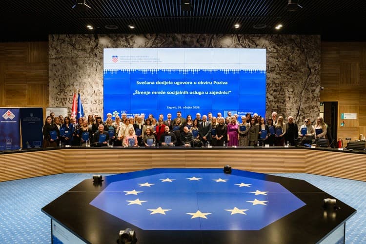 Uručeni ugovori vrijedni više od 15 milijuna eura za razvoj socijalnih usluga