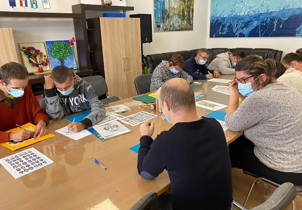 UZOSIO GOLUBICA VUKOVAR - KREATIVNO UMJETNIČKE RADIONICE ZA OSOBE S INTELEKTUALNIM OŠTEĆENJEM