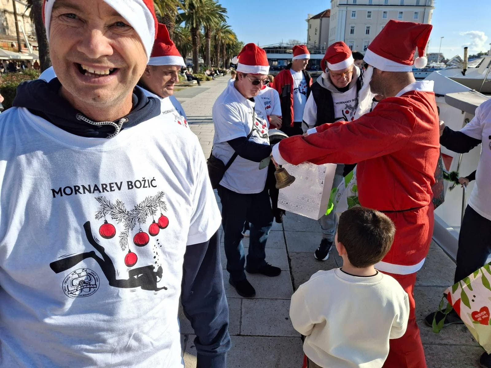 Novogodišnja jelka pod morem, tradicija koja spaja more i blagdanski duh - slika 5