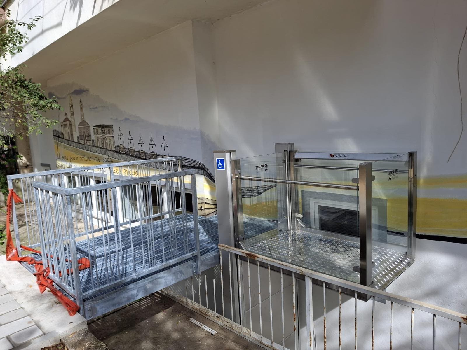 Udruga Svjetlo osigurava novi dom za osobe s intelektualnim teškoćama u Zadru - danas postavljena lift-rampa