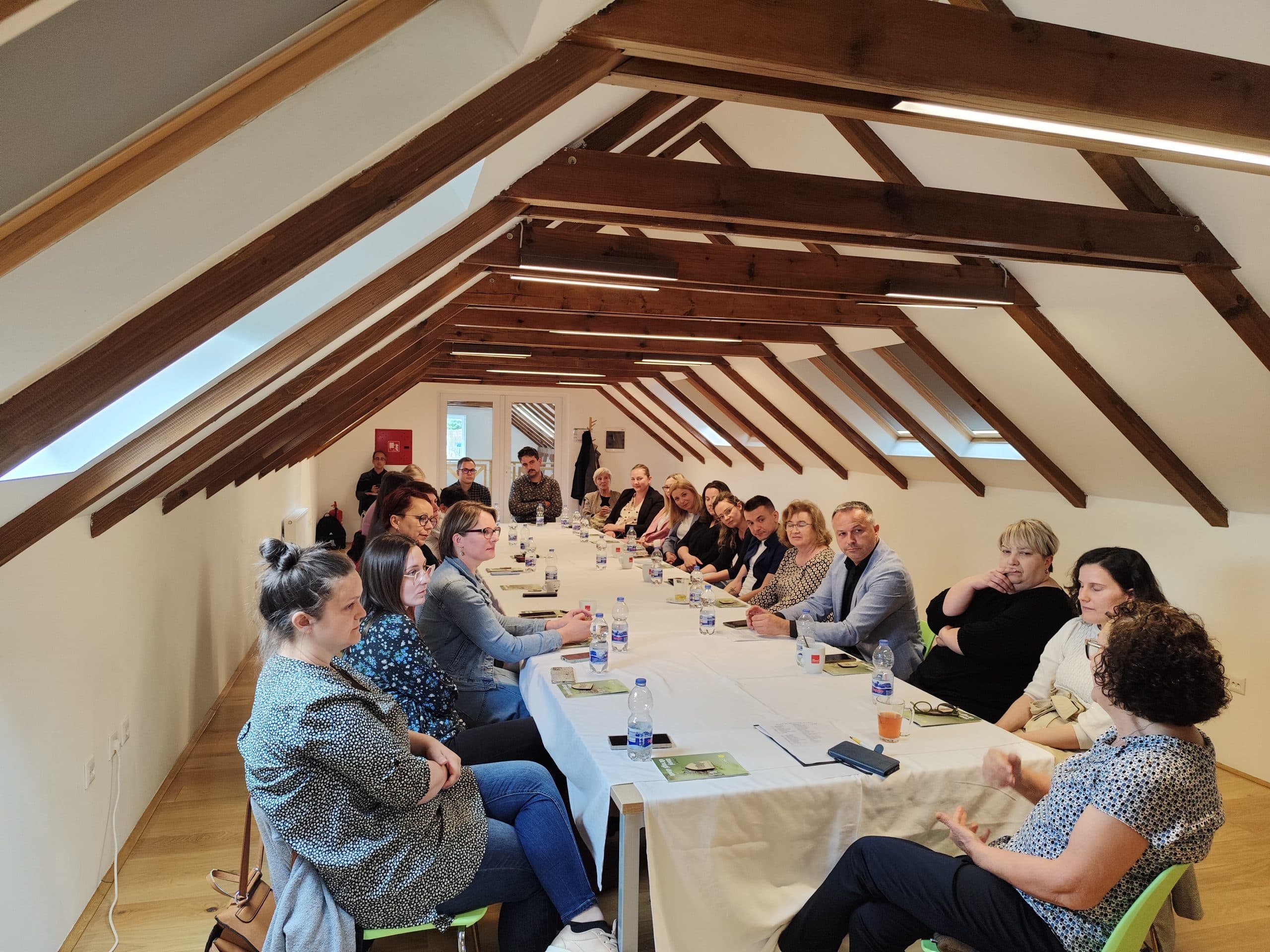 Održan okrugli stol na temu: „Uključenje osoba s intelektualnim teškoćama u aktivnosti lokalne zajednice“ - slika 5