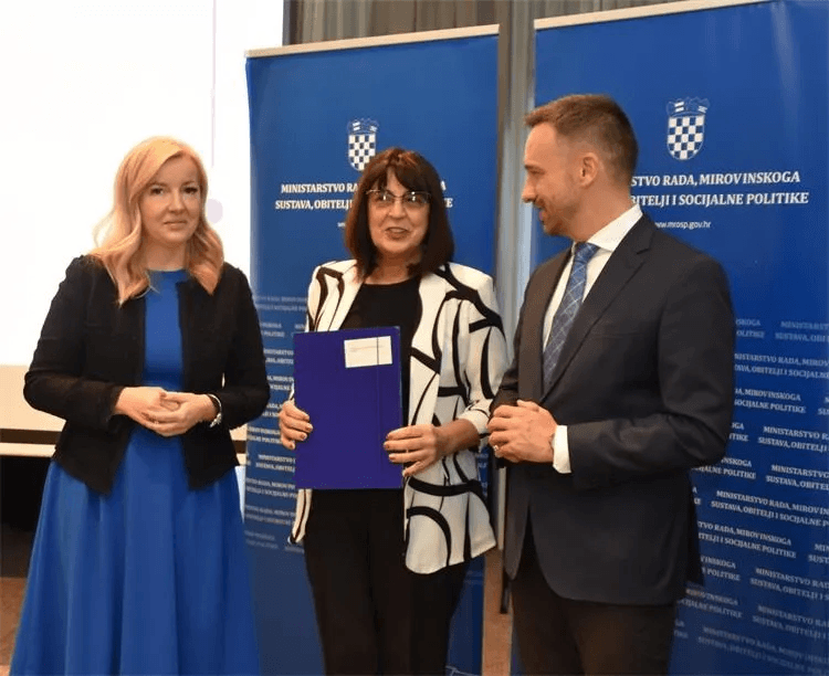 Ministar Marin Piletić uručio 60 ugovora vrijednih šest milijuna eura za razvoj i širenje mreže socijalnih usluga - slika 3