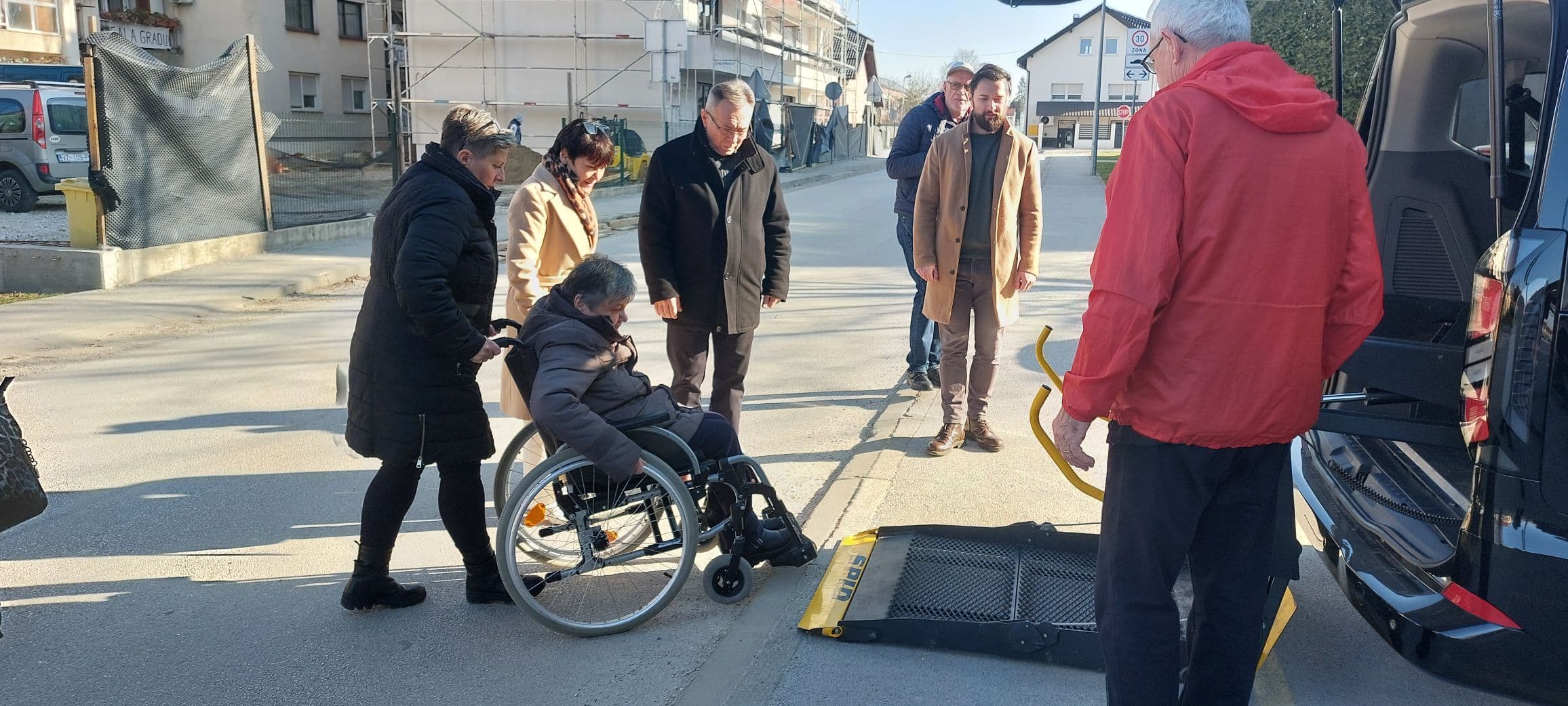 Novo vozilo za Udrugu “Ivanečko sunce” financirano sredstvima Grada Ivanca - slika 5