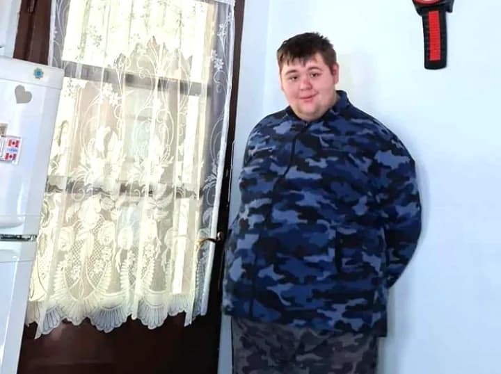 Daruvar i okolica se ujedinili kako bi pomogli teško bolesnom Mateu (19): Kupili mu nova kolica i klimu - slika 3