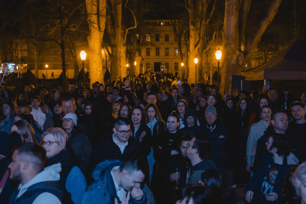 U nedjelju je održan dobrotvorni koncertu “Suncem povezani - slika 15