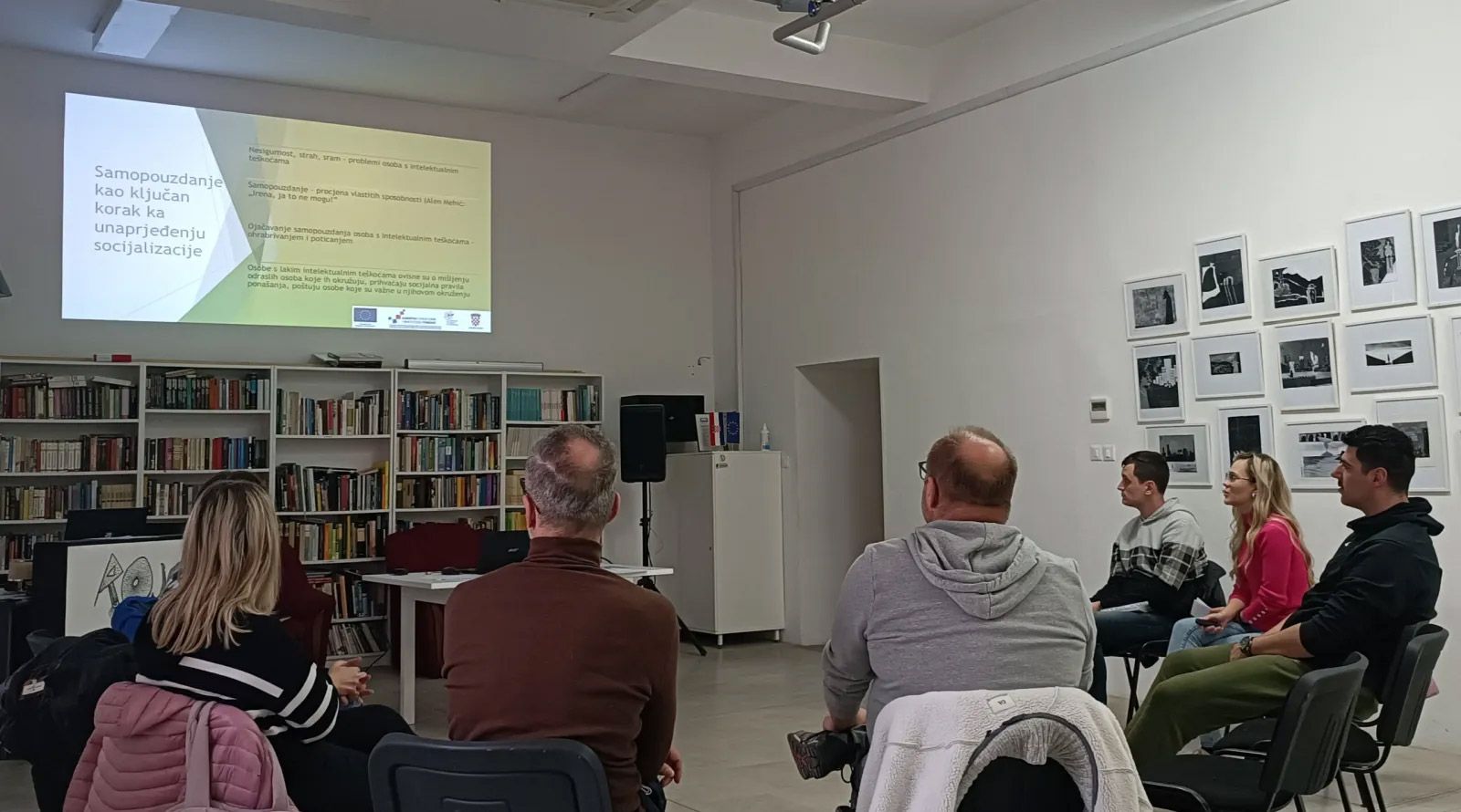 U okviru javne kampanje projekta “Unapređenje i širenje usluga izvaninstitucijske skrbi za osobe s intelektualnim teškoćama” na području urbane aglomeracije Pula, održan okrugli stol. U okviru javne kampanje projekta “Unapređenje i širenje usluga izvaninstitucijske skrbi za osobe s intelektualnim teškoćama” na području urbane aglomeracije Pula, održan okrugli stol.