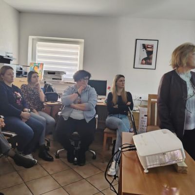 Edukacija „Otpad pametno odvoji – dobre navike usvoji“ okupila zaposlenike i partnere projekta TIMEOUT za roditelje