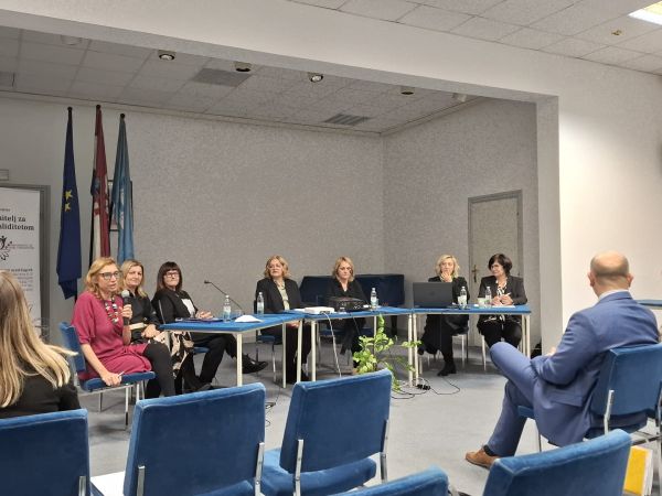 Pravobranitelj za osobe s invaliditetom organizirao stručni skup o životu u zajednici