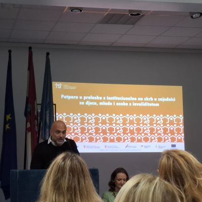 Pravobranitelj za osobe s invaliditetom organizirao stručni skup o životu u zajednici