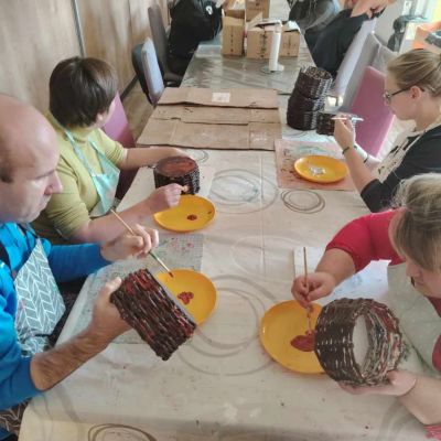 Udruga Maslačak organizira prodaju adventskih vijenaca i aranžmana Udruga Maslačak organizira prodaju adventskih vijenaca i aranžmana